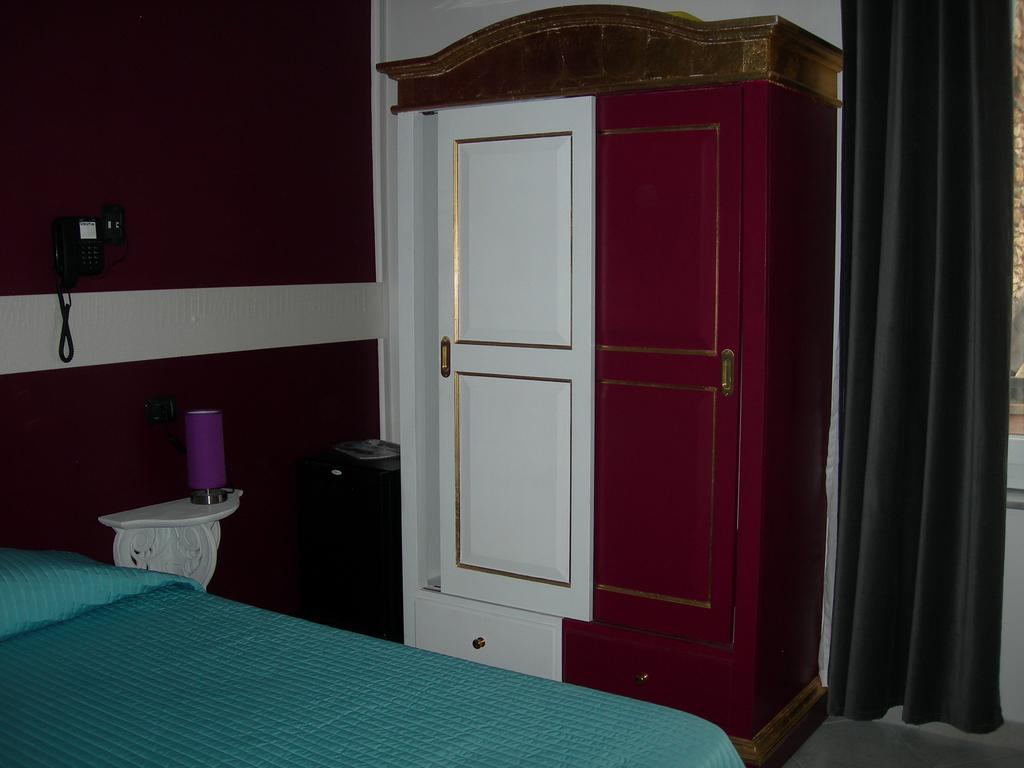 Hotel Due Spade Fidenza Habitación foto