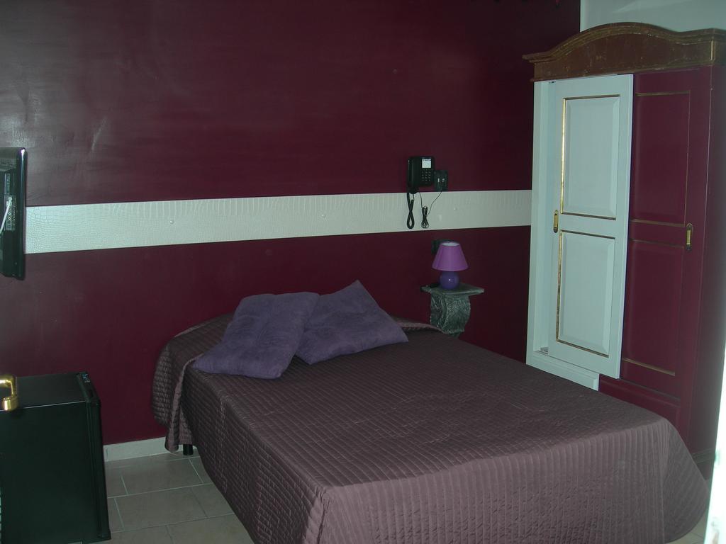Hotel Due Spade Fidenza Habitación foto